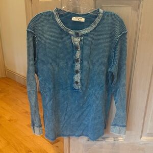 Zenana Outfitters Blue Long Sleeve Top